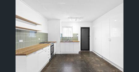 2-Bedroom Unit in Prime Broadbeach Location! - Photo 4