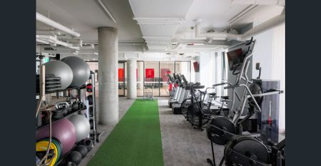 Furnished 3 Bedroom Apartment - City Views - Flexible Lease Terms - Photo 5