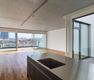 Luxurious loft in a trendy neighborhood - Photo 4