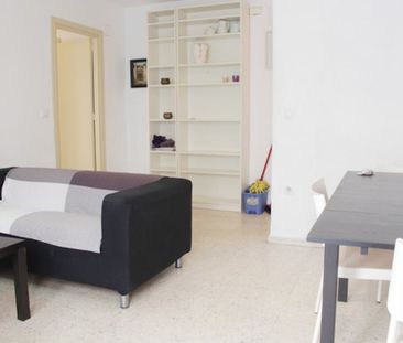 Calle Buiza y Mensaque, Sevilla, Andalusia 41004 - Photo 4