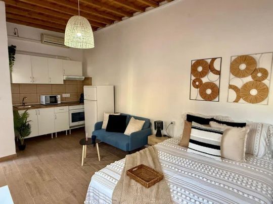 Alquiler de estudio en Calle Trajano - Foto 1