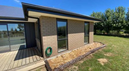 Home in Halcombe - Photo 4