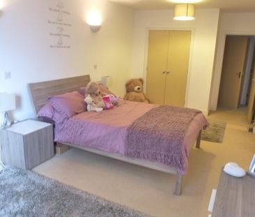 High Street - Photo 2