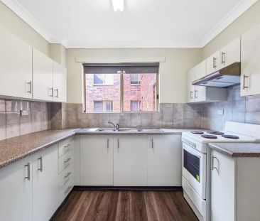 SPACIOUS 3-BEDROOM IN PARKSIDE LOCALE! - Photo 1