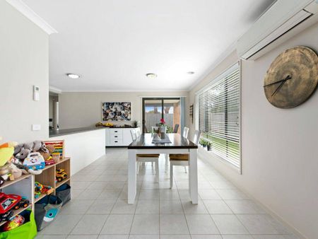 FOUR BEDROOM FAMILY HOME - Photo 2