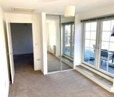 One-Bedroom Apartment - Photo 2