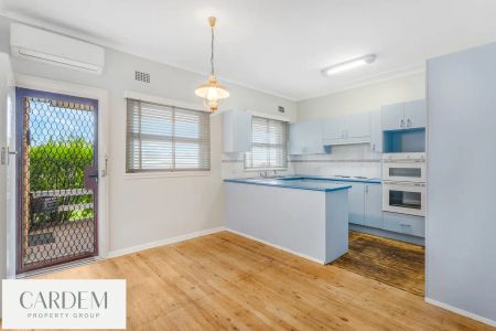 “Charming Residence New To The Rental Market !!” - Photo 4