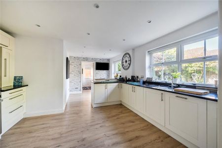 5 bedroom detached house to rent - Photo 2
