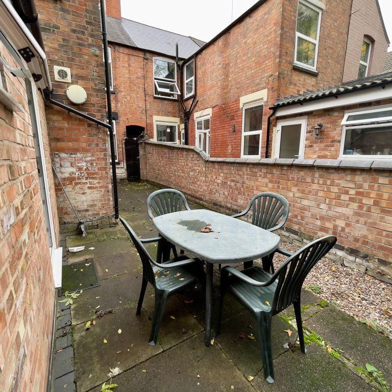 5 bedroom terraced house to rent - Photo 1