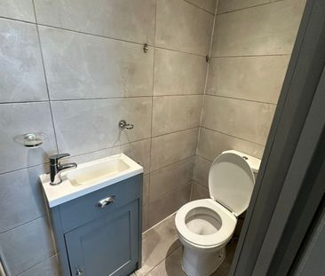 Ground Floor self contained studio flat ideal for couple- 1200 pcm ... - Photo 2