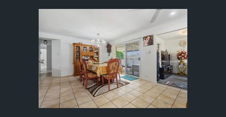 Spacious Family Living in a Quiet Birkdale Cul-de-Sac - Photo 5