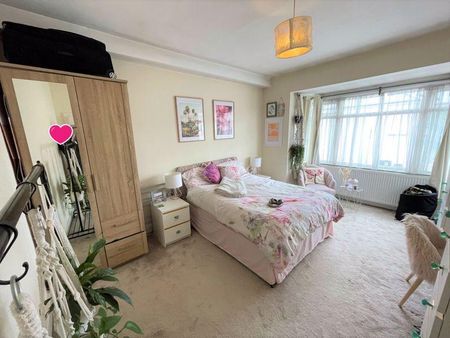 4 bedroom end of terrace house to rent - Photo 3