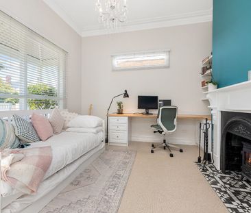 Fully Furnished including utilities and unlimited internet!! - Photo 3
