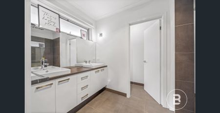 A HOME THAT TICKS ALL THE BOXES - Photo 3