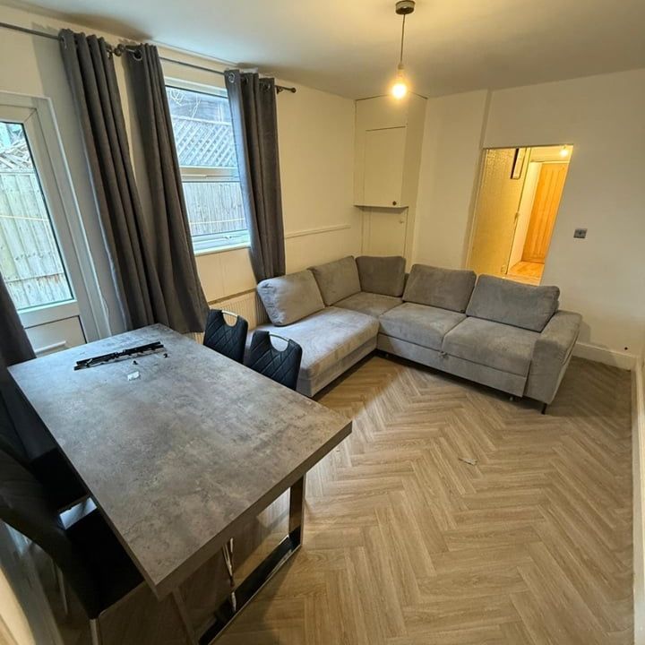 2 Bed Flat, Westwood Road, IG3 - Photo 1