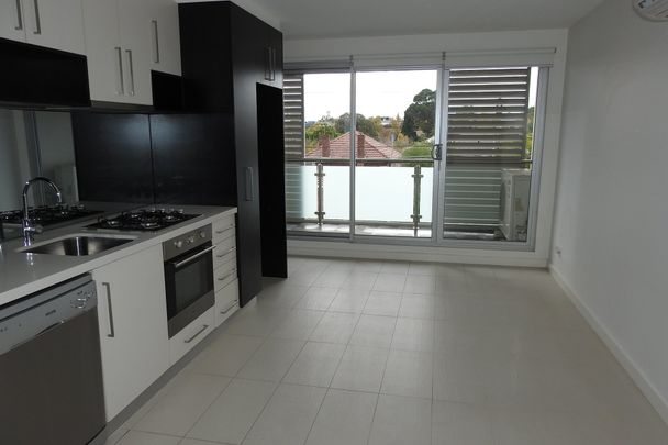 202/174 Riversdale Road, Hawthorn - Photo 1