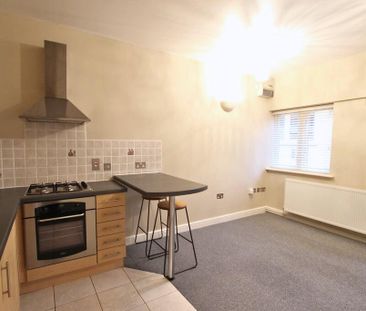 1 bedroom mews to rent - Photo 5