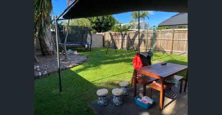 3 Bedroom Home, Walk to Beach, Prime Summer Location! - Photo 5