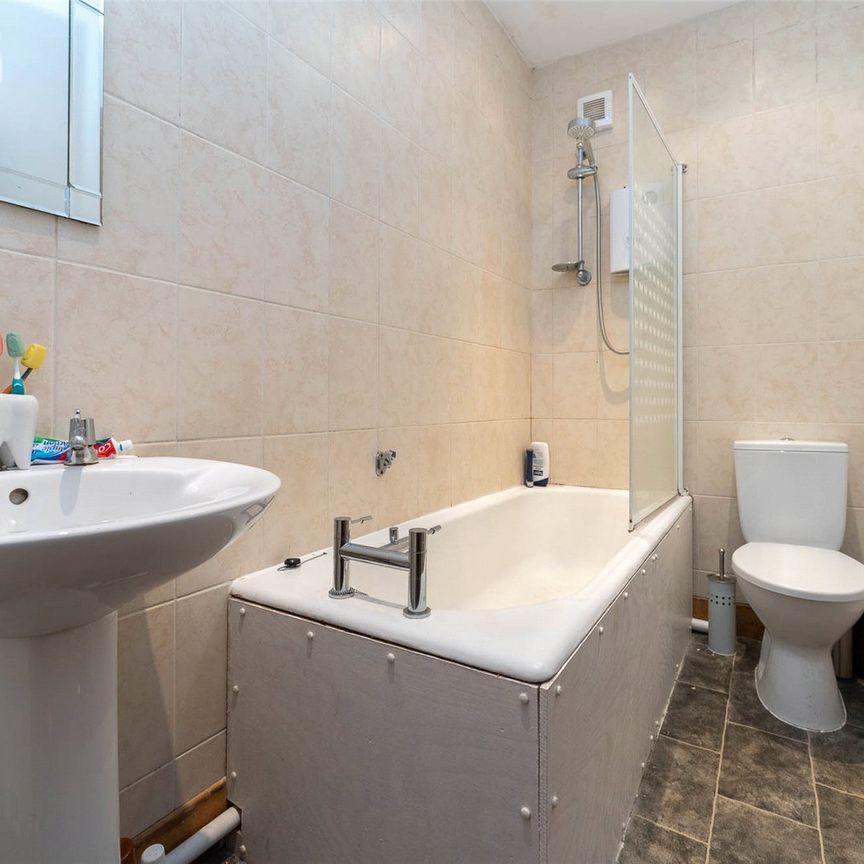 4 bedroom terraced house to rent - Photo 1