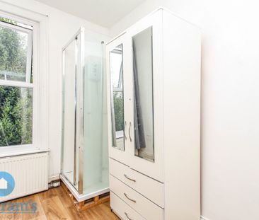 5 bed Semi-Detached House for Rent - Photo 5