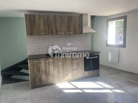 Location Maison 2 pièces 60m² CHATEAUNEUF DE GADAGNE 84470 - Photo 2