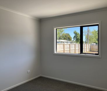 Modern Three bedroom home! - Photo 1