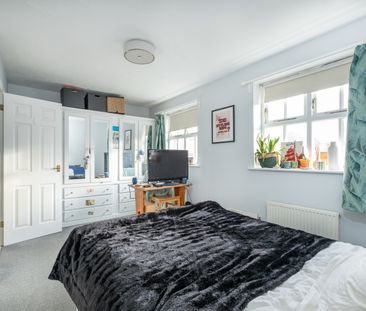 5 Bed Terraced House, Macmillan Way, SW17 - Photo 4