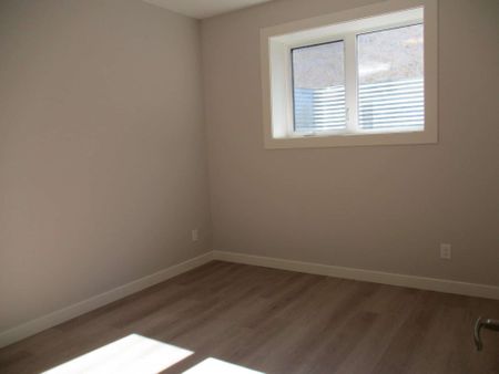 Executive 3bed 3bath Duplex; Mezzo – Available November 1st - Photo 3