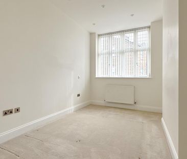Chimneys Lodge, 27 Forty Hill, Enfield - Photo 6
