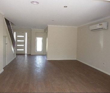 Townhouse Nestled In A Quiet Court - Photo 2