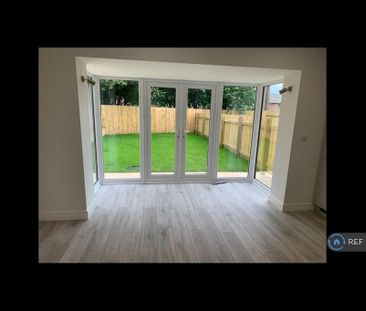 3 bedroom end of terrace house to rent - Photo 1