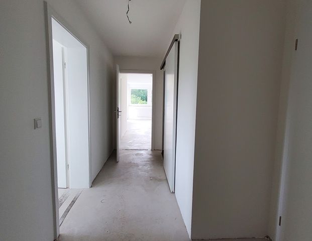 Großzügige 3-Zimmer-Wohnung mit Dusche // 3.OG Wohnung 1 - WBS erforderlich! - Foto 1