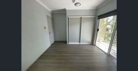 LARGE TOWNHOUSE !!! - Photo 3