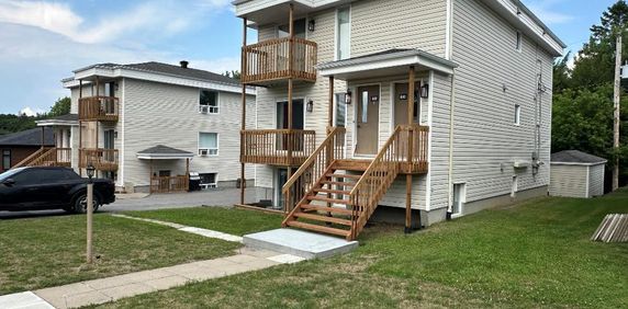 Superbe logement 4-1/2 à louer - Photo 2