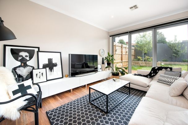 Convenient Camberwell Location - Photo 1