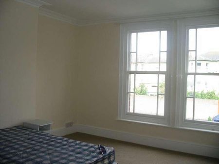 Bedroom Maisonette In Bournemouth, BH1 - Photo 2