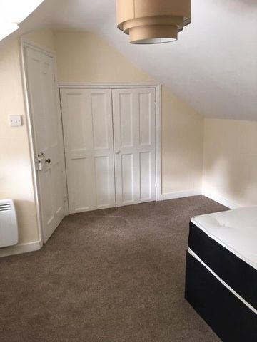 4 bedroom terraced house to rent - Photo 3