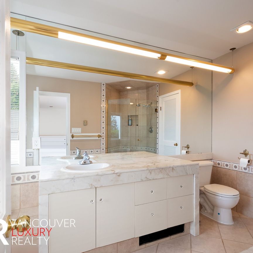 House in West Vancouver, BC - Photo 1
