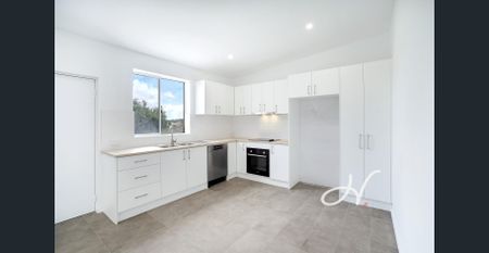 FRESHLY RENOVATED GEM IN CARDIFF SOUTH! - Photo 4