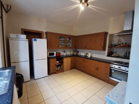 5 bedroom semi-detached house to rent - Photo 2