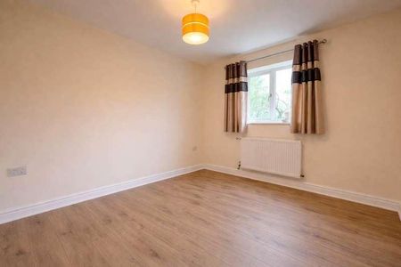 College Road, Bedford, MK43 - Photo 2