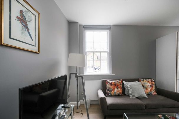 Henrietta Mews, Bath - Photo 1