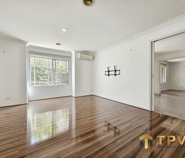 Low Maintenance 3-Bedroom House in Prime Burwood Location - Photo 1