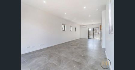 Spacious Family Home in Roxburgh Park - Photo 5