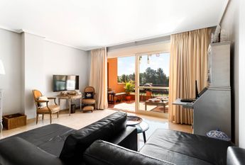 Spacious 4 bed penthouse, furnished and equipped in Marbella, near the Dunes of Artola and Cabopino