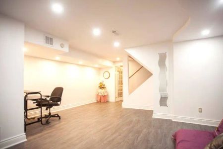 Toronto Furnished Lower Level for Rent – Cozy 1 Bed, 1 Bath with Private Entrance and Air Conditioning - Photo 3