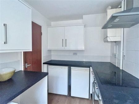 3 bedroom House To Let - Photo 2