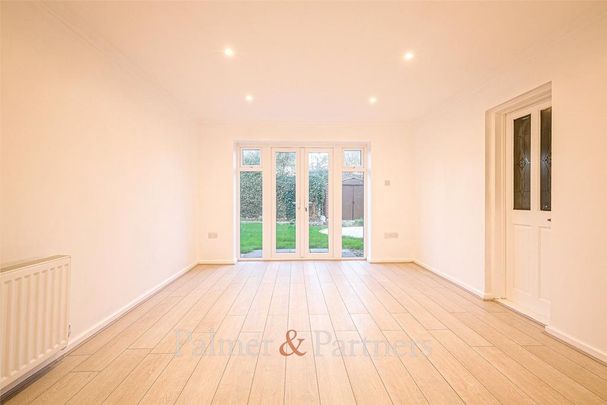 4 bedroom link detached house to rent - Photo 1