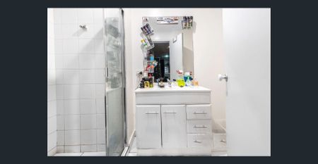 Light & Bright Bedsit Apartment - Photo 2