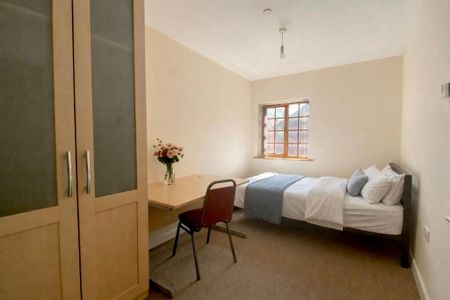 4 bedroom flat to rent - Photo 3